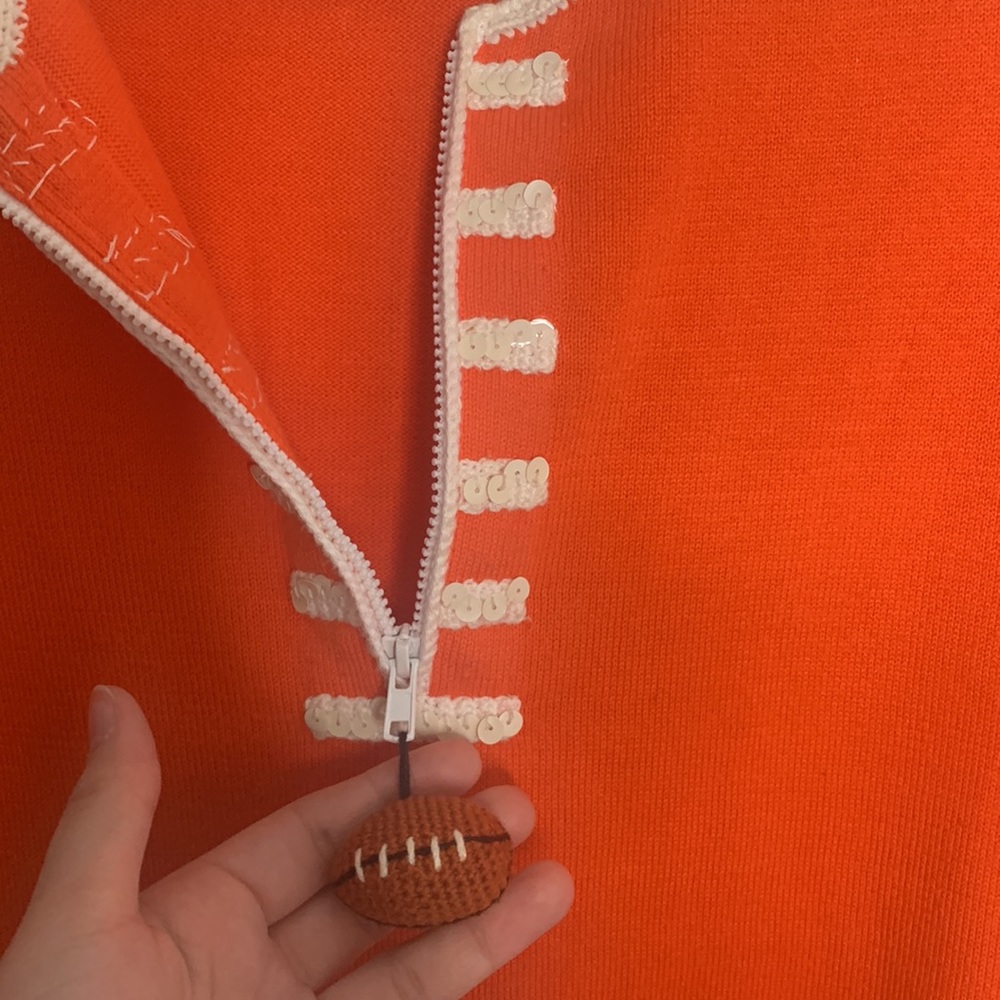 Michael Simon Orange Sweater with White Accents - Picture 4 of 10